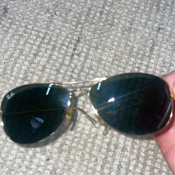 Ray Ban gold frame sunglasses with case - Picture 5 of 8